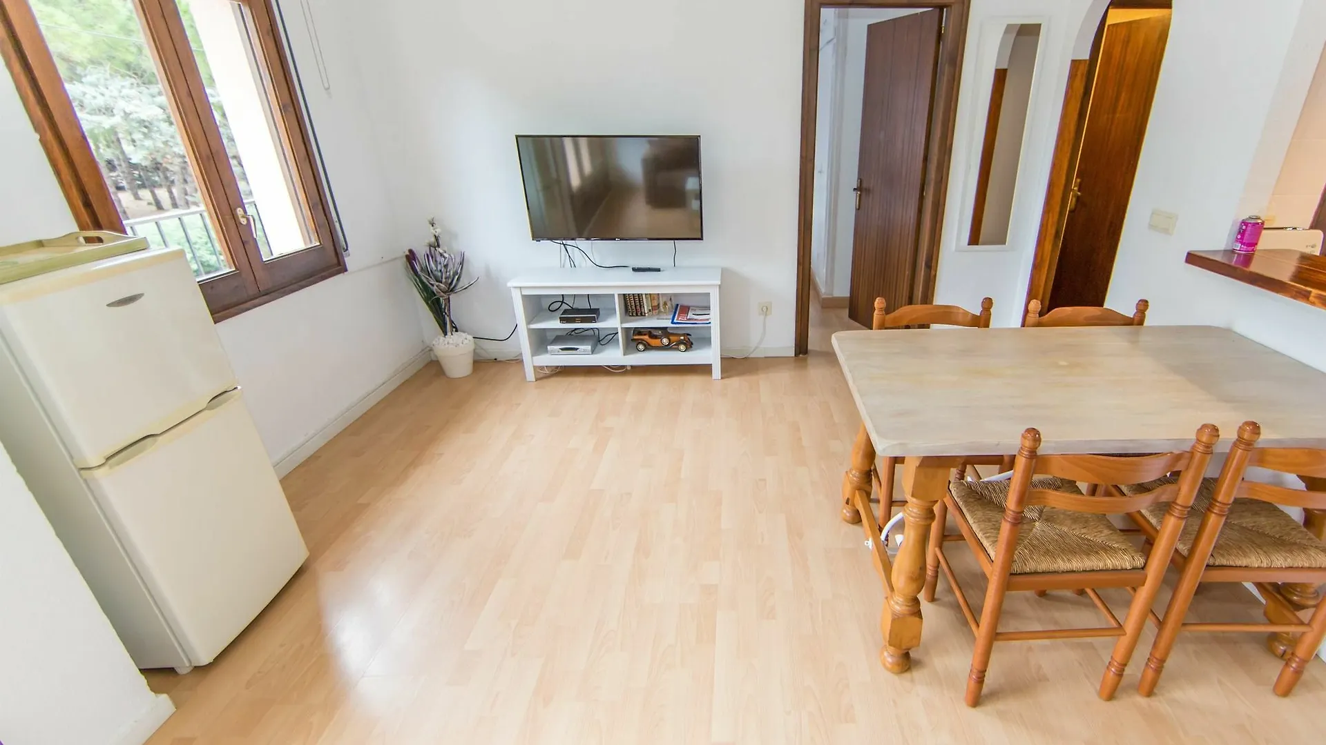 Pere Apartment Roses